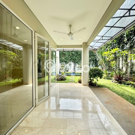 Hunian Minimalis Disewakan di Kemang Jakarta Selatan 4 KT & 4 KM Hunian Minimalis Disewakan di Kemang Jakarta Selatan 4 KT & 4 KM