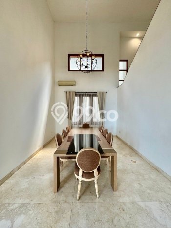 Sewa Rumah Nyaman di Pondok Indah LT 550m2 / LB 500m2 Kondisi Bagus Sewa Rumah Nyaman di Pondok Indah LT 550m2 / LB 500m2 Kondisi Bagus