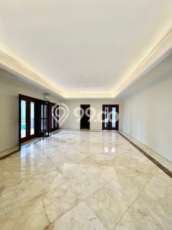 Hunian Ideal dengan LT 597m2 & LB 521m2 Disewakan di Kemang Hunian Ideal dengan LT 597m2 & LB 521m2 Disewakan di Kemang