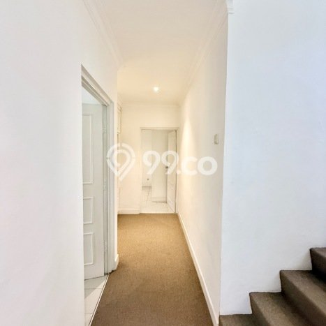 Sewa Rumah Strategis LT 255m2 / LB 300m2 di Kemang, Jakarta Selatan Sewa Rumah Strategis LT 255m2 / LB 300m2 di Kemang, Jakarta Selatan