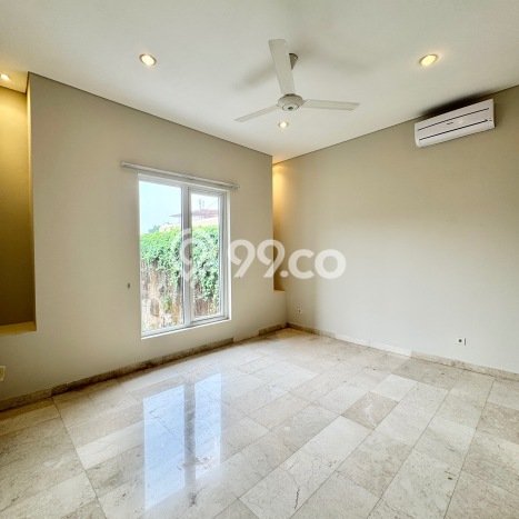 Sewa Rumah Strategis LT 550m2 / LB 480m2 di Kemang, Jakarta Selatan Sewa Rumah Strategis LT 550m2 / LB 480m2 di Kemang, Jakarta Selatan