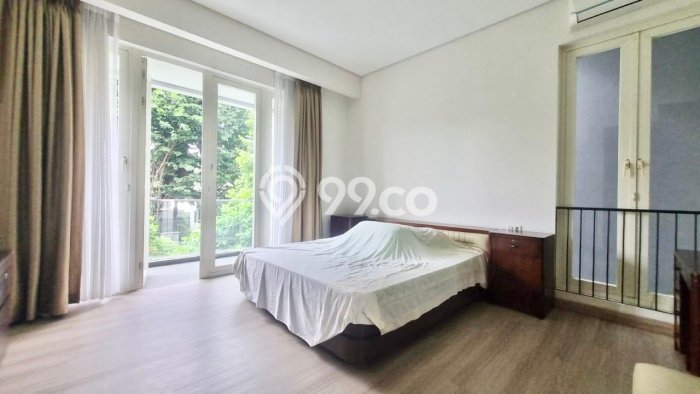 Hunian Kondisi Baik Disewakan di Pondok Indah, Jakarta Selatan LT 450m2, LB 400m2 Hunian Kondisi Baik Disewakan di Pondok Indah, Jakarta Selatan LT 450m2, LB 400m2