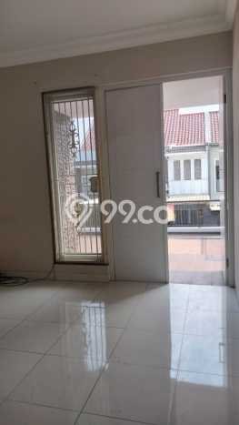 Rumah Elit Modern Tanpa Renovasi di Raffles Hills Jakarta Timur Rumah Elit Modern Tanpa Renovasi di Raffles Hills Jakarta Timur