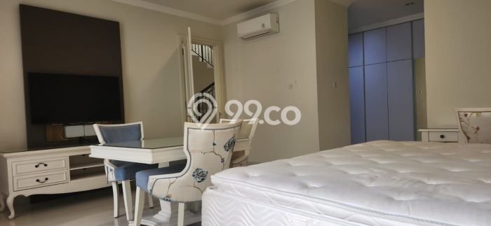Rumah Mewah LB 500m2 Siap Pakai Desain Elegan di Alam Sutera, Tangerang Rumah Mewah LB 500m2 Siap Pakai Desain Elegan di Alam Sutera, Tangerang