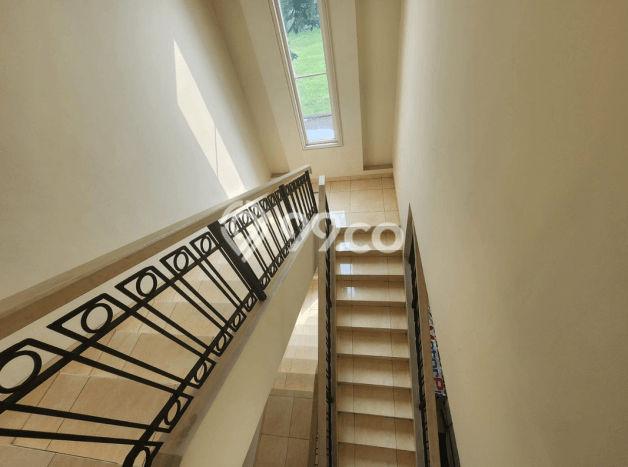 Jual Rumah Mewah Megah Dengan View Eksklusif di Alam Sutera, Tangerang Jual Rumah Mewah Megah Dengan View Eksklusif di Alam Sutera, Tangerang