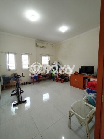 Rumah Strategis Modern Lb 165m2 di Tambaksari, Surabaya Rumah Strategis Modern Lb 165m2 di Tambaksari, Surabaya