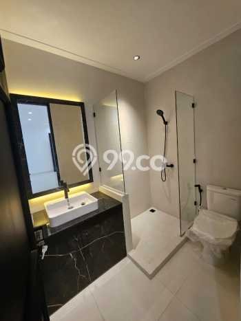 Rumah Elit LB 275m2 Siap Pakai Desain Elegan di Gununganyar, Surabaya Rumah Elit LB 275m2 Siap Pakai Desain Elegan di Gununganyar, Surabaya