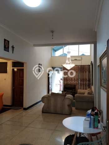 Rumah Luxury Modern Siap Huni di kertajaya Surabaya Rumah Luxury Modern Siap Huni di kertajaya Surabaya