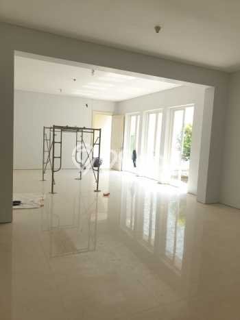 PRIME AREA! Rumah di Wiyung, 4 KM, Area Premium, Luas 375m2m² LB 300m2m² PRIME AREA! Rumah di Wiyung, 4 KM, Area Premium, Luas 375m2m² LB 300m2m²