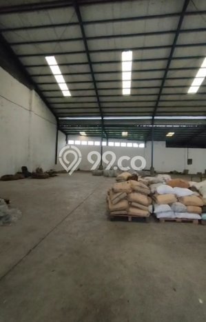 Gudang Disewa di Mojokerto dengan LB 2200m2 Area Komersial Ramai Gudang Disewa di Mojokerto dengan LB 2200m2 Area Komersial Ramai