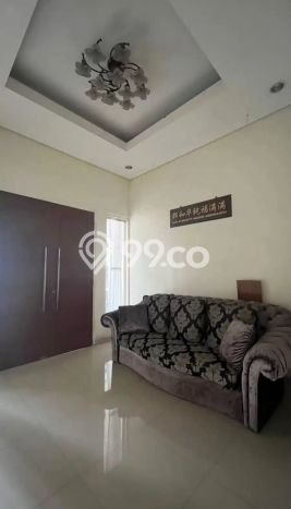 Rumah Strategis dengan 6 Kamar Tidur dan 6 Kamar Mandi di Kawasan Wiyung, Surabaya Rumah Strategis dengan 6 Kamar Tidur dan 6 Kamar Mandi di Kawasan Wiyung, Surabaya