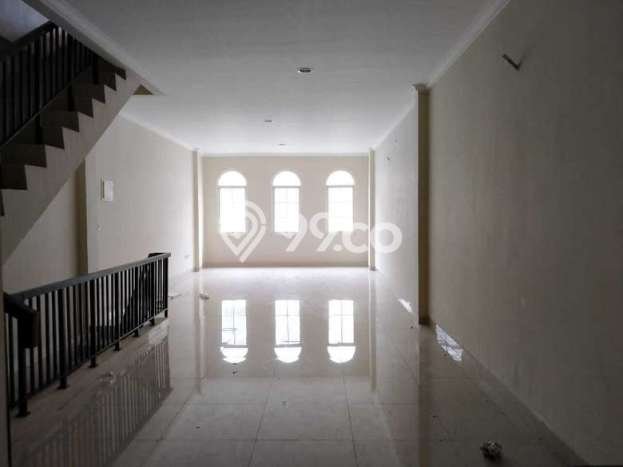 Ruko di Green Lake City, Luas 150m², Lokasi Komersial, Disewakan Ruko di Green Lake City, Luas 150m², Lokasi Komersial, Disewakan