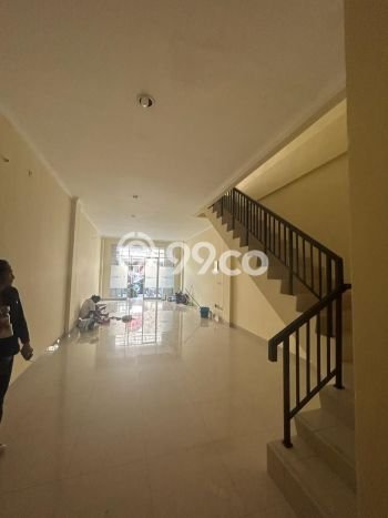 For Rent Ruko Kawasan Green Lake City, Luas 120m², Lokasi Komersial For Rent Ruko Kawasan Green Lake City, Luas 120m², Lokasi Komersial