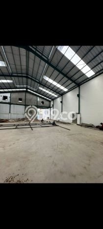LOKASI PREMIUM! Gudang Kawasan Cipondoh, Luas 600m², Area Niaga LOKASI PREMIUM! Gudang Kawasan Cipondoh, Luas 600m², Area Niaga