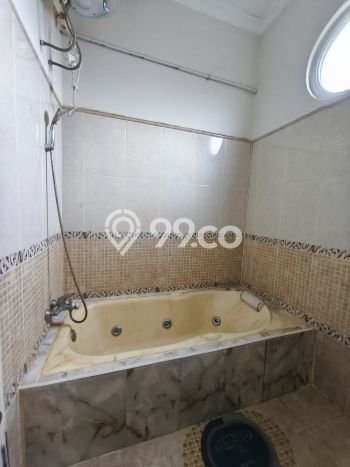 Dijual Murah Rumah dengan 5 Kamar Tidur dan 4 Kamar Mandi di Kawasan Gading Serpong, Tangerang Dijual Murah Rumah dengan 5 Kamar Tidur dan 4 Kamar Mandi di Kawasan Gading Serpong, Tangerang