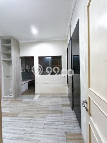 Dijual Murah Rumah dengan 5 Kamar Tidur dan 4 Kamar Mandi di Kawasan Gading Serpong, Tangerang Dijual Murah Rumah dengan 5 Kamar Tidur dan 4 Kamar Mandi di Kawasan Gading Serpong, Tangerang