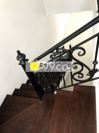Ready to Use! Premium House LT 260m2 Desain Elegan di Tegallega Ready to Use! Premium House LT 260m2 Desain Elegan di Tegallega