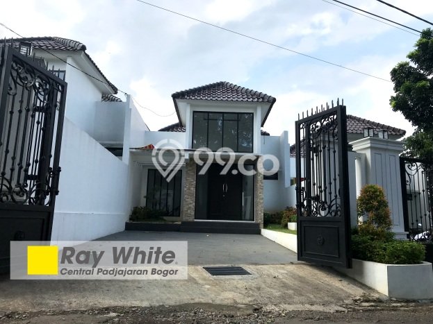 Ready to Use! Premium House LT 260m2 Desain Elegan di Tegallega Ready to Use! Premium House LT 260m2 Desain Elegan di Tegallega