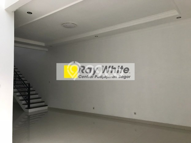 Ready to Use! Premium House LT 260m2 Desain Elegan di Tegallega Ready to Use! Premium House LT 260m2 Desain Elegan di Tegallega