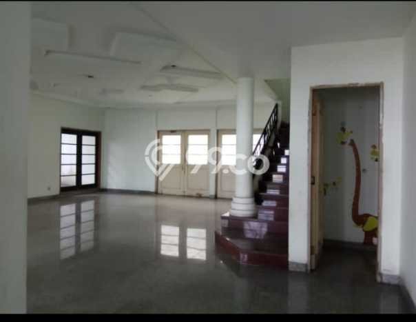 Rumah Mewah LB 500m2 Siap Pakai Desain Elegan di Sayap Dago, Bandung Rumah Mewah LB 500m2 Siap Pakai Desain Elegan di Sayap Dago, Bandung