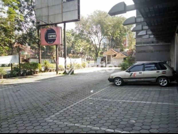 Ready to Use! Luxury House LT 7m2 Desain Modern di Gatot Subroto Ready to Use! Luxury House LT 7m2 Desain Modern di Gatot Subroto