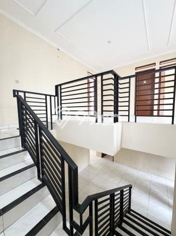 Ready to Use! Luxury House LT 180m2 Desain Elegan di Buah Batu Ready to Use! Luxury House LT 180m2 Desain Elegan di Buah Batu