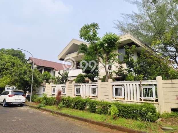 Jual Rumah Mewah Megah Dengan View Eksklusif di Intercon, Jakarta Barat Jual Rumah Mewah Megah Dengan View Eksklusif di Intercon, Jakarta Barat