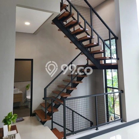 Rumah Elit Modern Tanpa Renovasi di BSD City Tangerang Rumah Elit Modern Tanpa Renovasi di BSD City Tangerang