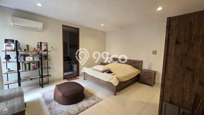 Rumah Elit Modern Tanpa Renovasi di Pondok Indah Jakarta Selatan Rumah Elit Modern Tanpa Renovasi di Pondok Indah Jakarta Selatan