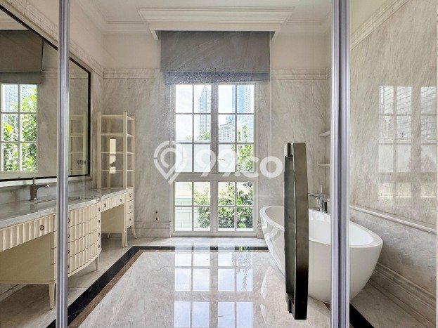 Hunian Mewah LB 1100m2 Siap Huni Desain Elegan di Setiabudi, Jakarta Selatan Hunian Mewah LB 1100m2 Siap Huni Desain Elegan di Setiabudi, Jakarta Selatan