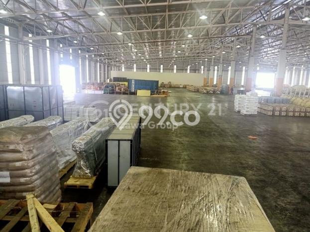 Gudang Disewa di Bekasi dengan LB 7600m2 Area Komersial Ramai Gudang Disewa di Bekasi dengan LB 7600m2 Area Komersial Ramai
