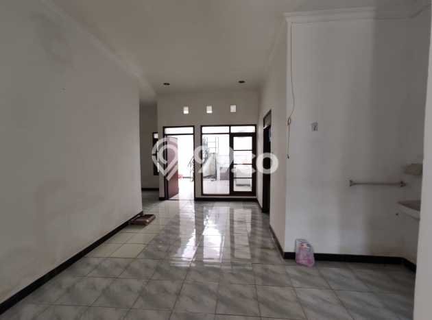 Rumah Luas Asri 3 KT Siap Pakai di Taman Kopo Indah Bandung Rumah Luas Asri 3 KT Siap Pakai di Taman Kopo Indah Bandung