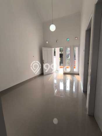 Rumah Minimalis 3 Kamar LT 102m2 di Taman Kopo Indah Rumah Minimalis 3 Kamar LT 102m2 di Taman Kopo Indah