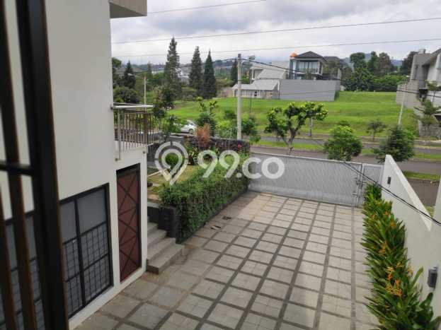 Rumah Elit Modern Tanpa Renovasi di Setiabudi Bandung Rumah Elit Modern Tanpa Renovasi di Setiabudi Bandung