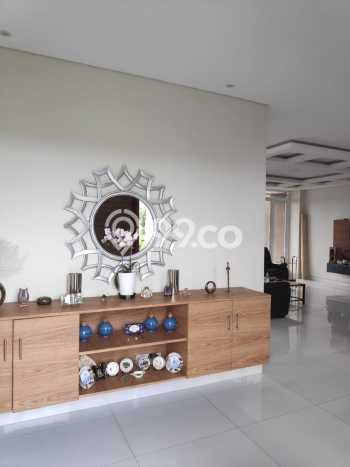 Rumah Elit Modern Tanpa Renovasi di Setiabudi Bandung Rumah Elit Modern Tanpa Renovasi di Setiabudi Bandung