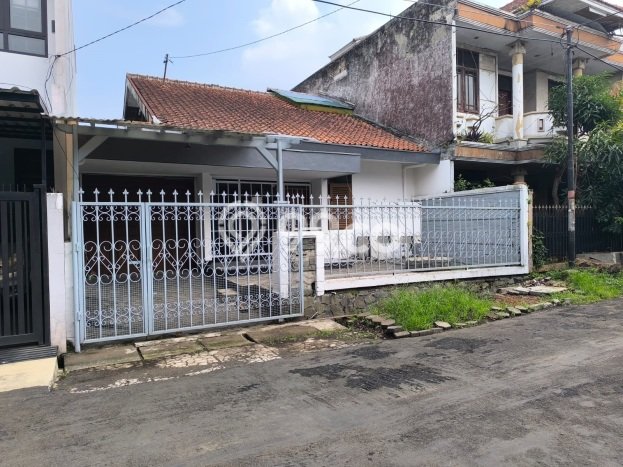 Jual Rumah Favorit Siap Huni LB 110m2 di Babakan Ciparay, Bandung Jual Rumah Favorit Siap Huni LB 110m2 di Babakan Ciparay, Bandung