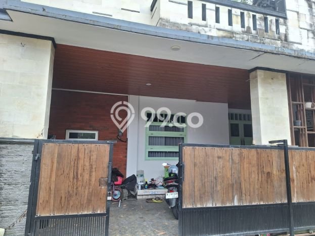 Rumah Luas Asri 4 KT Siap Pakai di Peguyangan Kaja Denpasar Rumah Luas Asri 4 KT Siap Pakai di Peguyangan Kaja Denpasar
