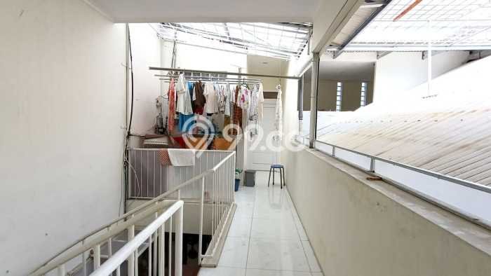 For Sale! Luxury House LT 370m2 Desain Modern di Setiabudi For Sale! Luxury House LT 370m2 Desain Modern di Setiabudi
