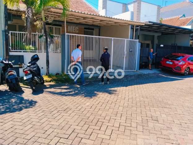 Lokasi strategis! Rumah siap pakai disewakan di Rungkut LB 150m2 Lokasi strategis! Rumah siap pakai disewakan di Rungkut LB 150m2