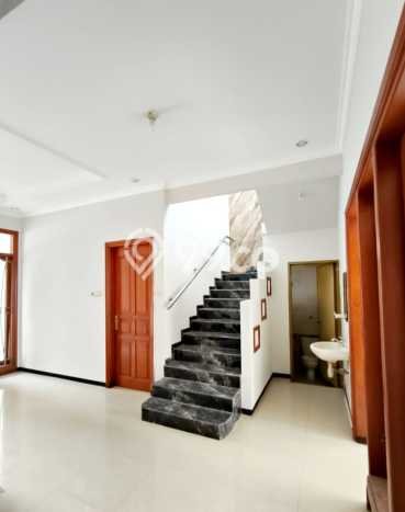 Rumah Sewa Surabaya LT 180m2 LB 225m2 Area Dukuh Kupang Rumah Sewa Surabaya LT 180m2 LB 225m2 Area Dukuh Kupang