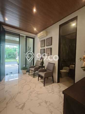 Rumah Elit Modern Tanpa Renovasi di Pakuwon Indah Surabaya Rumah Elit Modern Tanpa Renovasi di Pakuwon Indah Surabaya