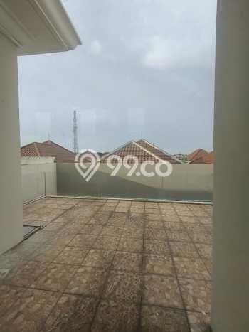 Rumah Elit Modern Tanpa Renovasi di Pakuwon Indah Surabaya Rumah Elit Modern Tanpa Renovasi di Pakuwon Indah Surabaya