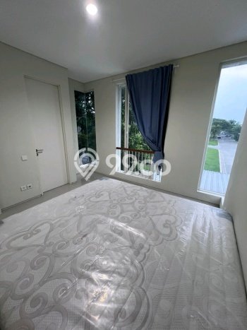 Rumah sewa siap pakai 4 KT di Citraland, Surabaya Rumah sewa siap pakai 4 KT di Citraland, Surabaya
