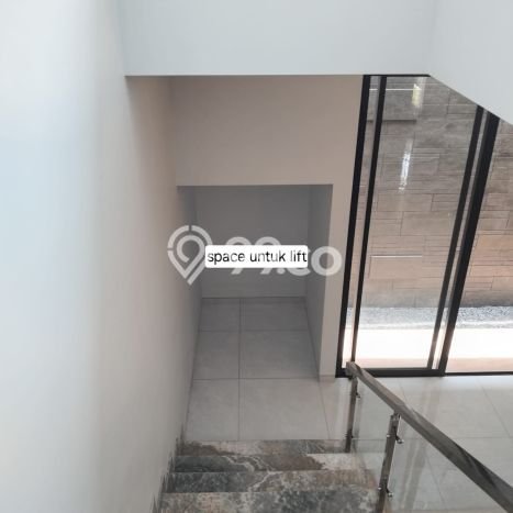 Rumah Elit LB 249m2 Siap Pakai Desain Elegan di Citraland, Surabaya Rumah Elit LB 249m2 Siap Pakai Desain Elegan di Citraland, Surabaya