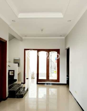Rumah Sewa Surabaya LT 180m2 LB 225m2 Area Dukuh Kupang Rumah Sewa Surabaya LT 180m2 LB 225m2 Area Dukuh Kupang