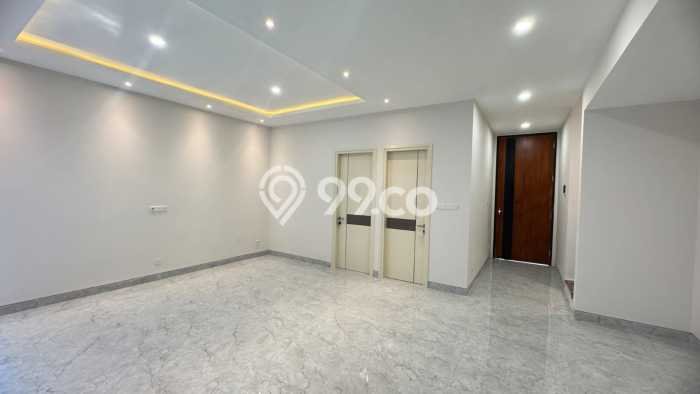 HARGA SPESIAL! Rumah Modern area , Surabaya, Luas 135m2m² Bangunan 213m2m² Bisa Nego! HARGA SPESIAL! Rumah Modern area , Surabaya, Luas 135m2m² Bangunan 213m2m² Bisa Nego!