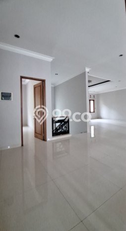 Ready to Use! Luxury House LT 350m2 Desain Modern di Pondok Kelapa Ready to Use! Luxury House LT 350m2 Desain Modern di Pondok Kelapa