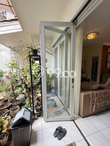 Rumah Modern 4 KT di Legenda Wisata Jakarta Timur Semi Furnished Rumah Modern 4 KT di Legenda Wisata Jakarta Timur Semi Furnished