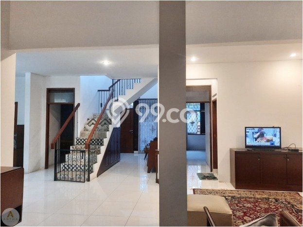 Rumah Kawasan Antapani, LT 180m2m², LB 210m2m² Rumah Kawasan Antapani, LT 180m2m², LB 210m2m²