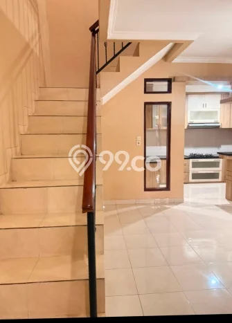 Lokasi terbaik! Rumah siap huni disewakan di Antapani LB 180m2 Lokasi terbaik! Rumah siap huni disewakan di Antapani LB 180m2